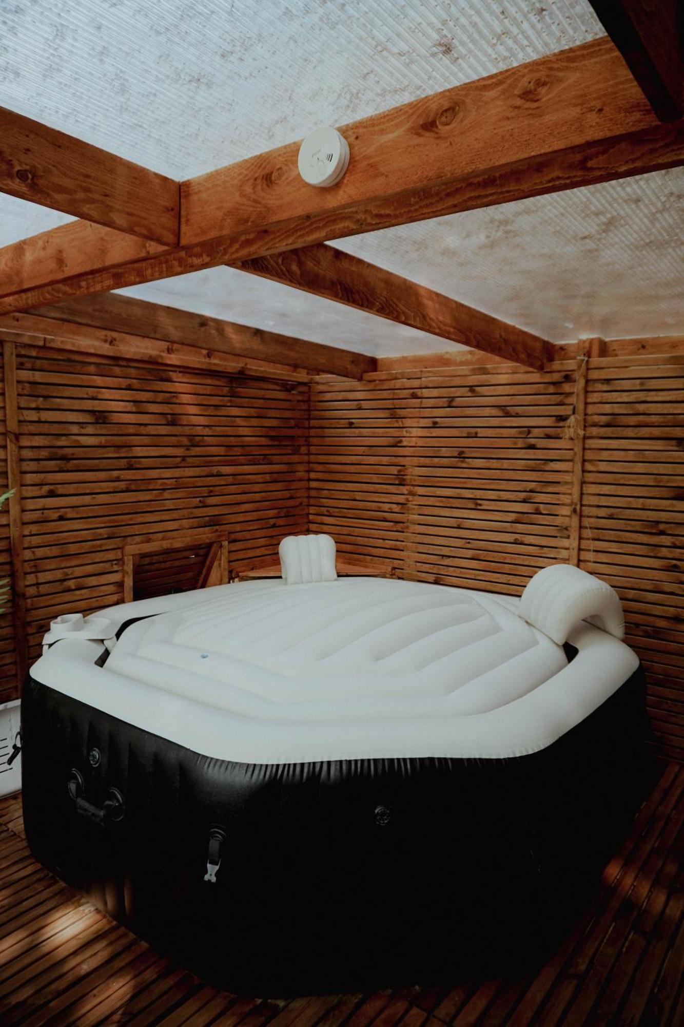 טרואה Le Chalet Tipi Avec Jacuzzi Et Jardin מראה חיצוני תמונה